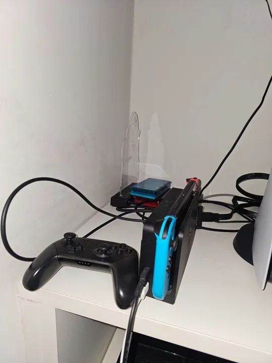 Nintendo Switch Oled desbloqueado + pro controles + 1 jogo