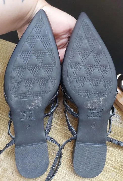 Sandália de couro Rasteira Bico Fino Schutz Original TAM 35 - Foto 4