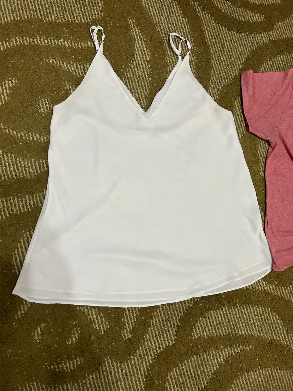 Kit com 2 blusas femininas  - tamanho GG - Foto 3