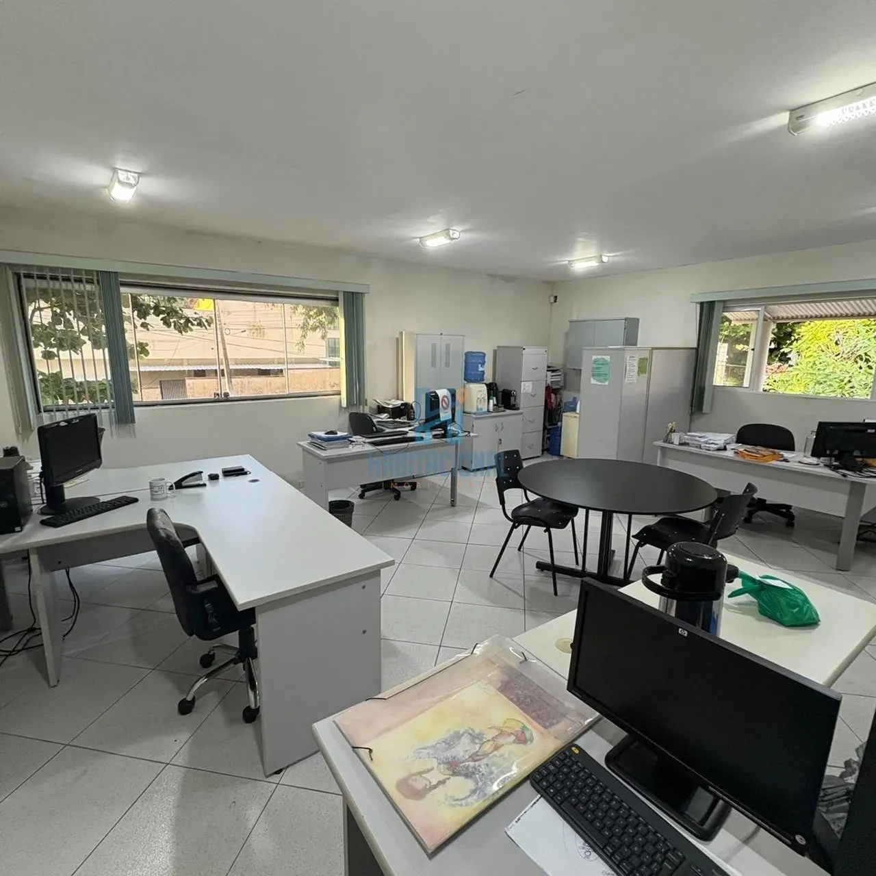 Sala Comercial para Alugar em Neópolis - 38 m² na Av. dos Pinheirais com Estacionamento, C