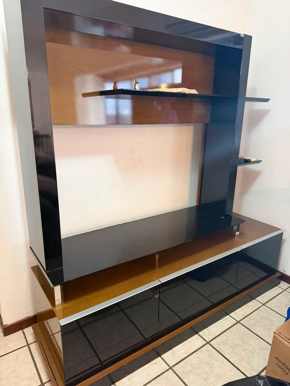 Conjunto Sofá e Estante - preço  para desocupar espaço - Foto 2
