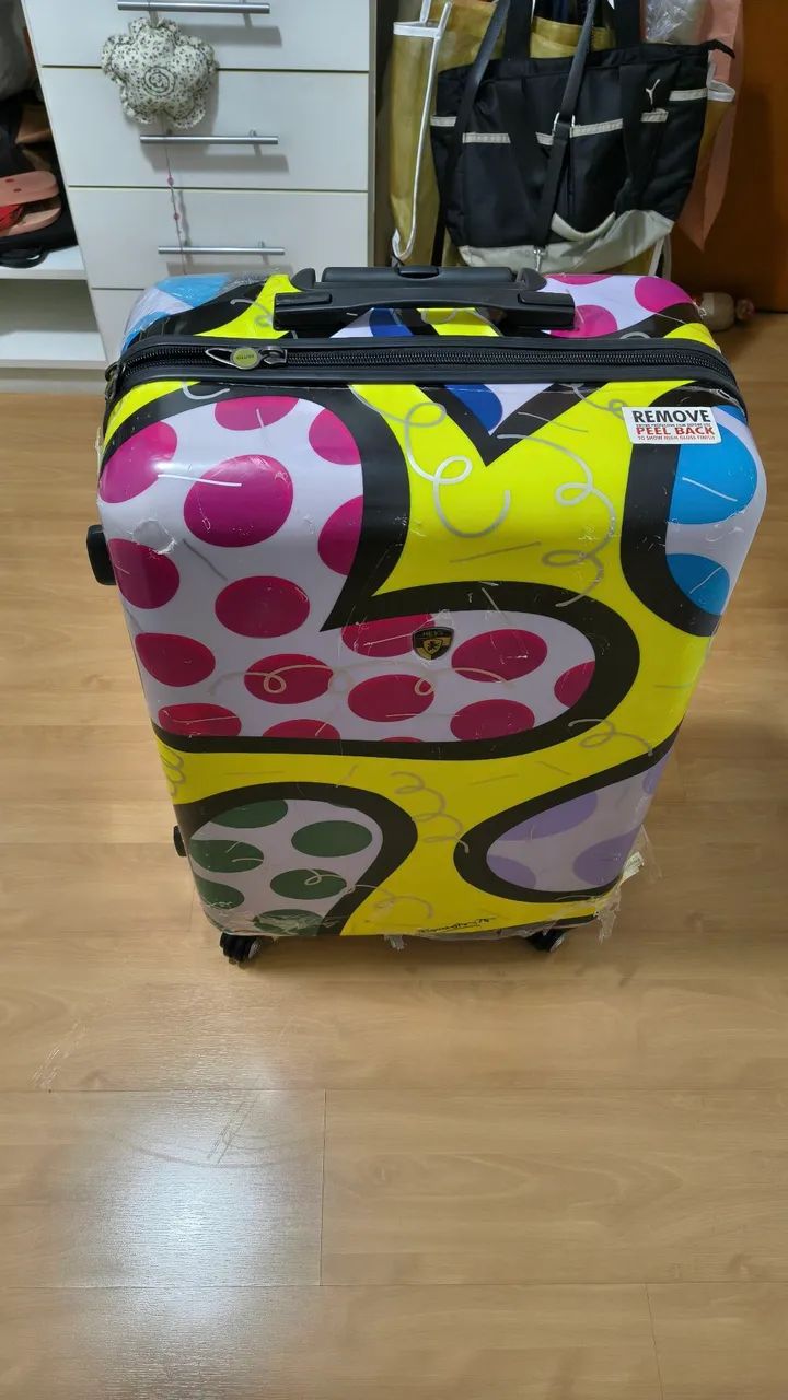 Melhor preço! Mala de viagem grande - Romero Britto - Usada