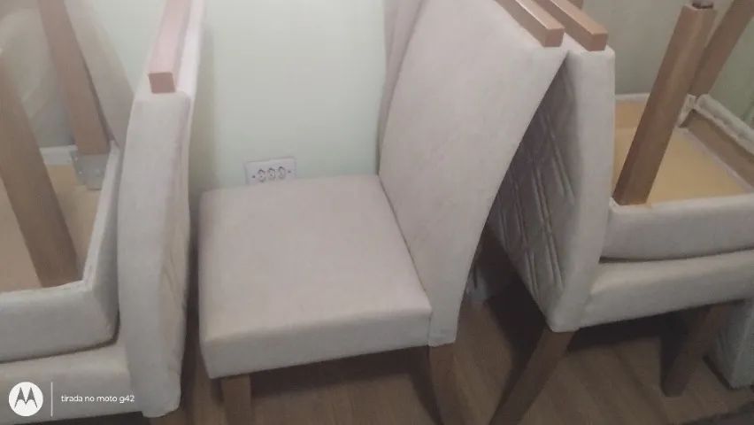 Mesa de jantar com 6 cadeiras 