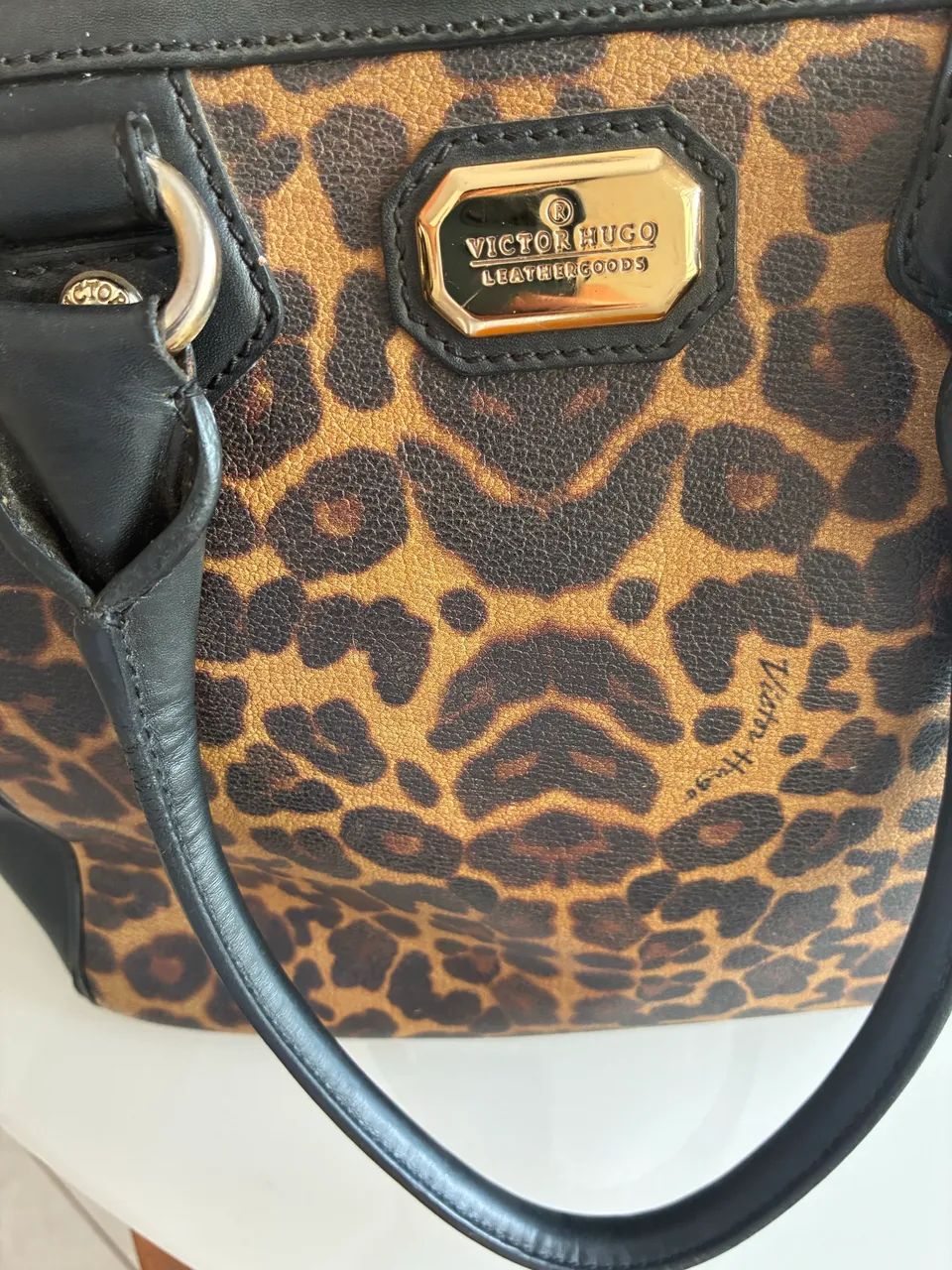 Bolsa couro de leopardo Victor Hugo - Foto 3