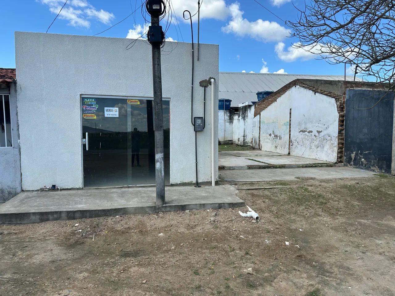 Vendo esse ótimo ponto comercial.