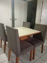 Mesa de 4 cadeiras 