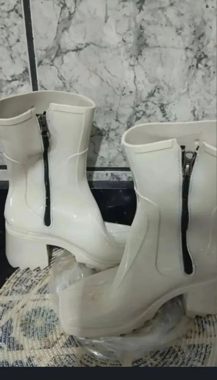 Bota impermeável com zíper nova top demais  - Foto 2