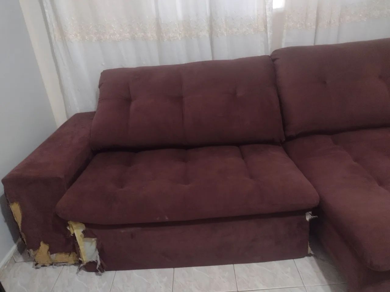 Vendo  sofá retrátil e reclinável com ascento aproximadamente para 5 a 6 pessoas  - Foto 3