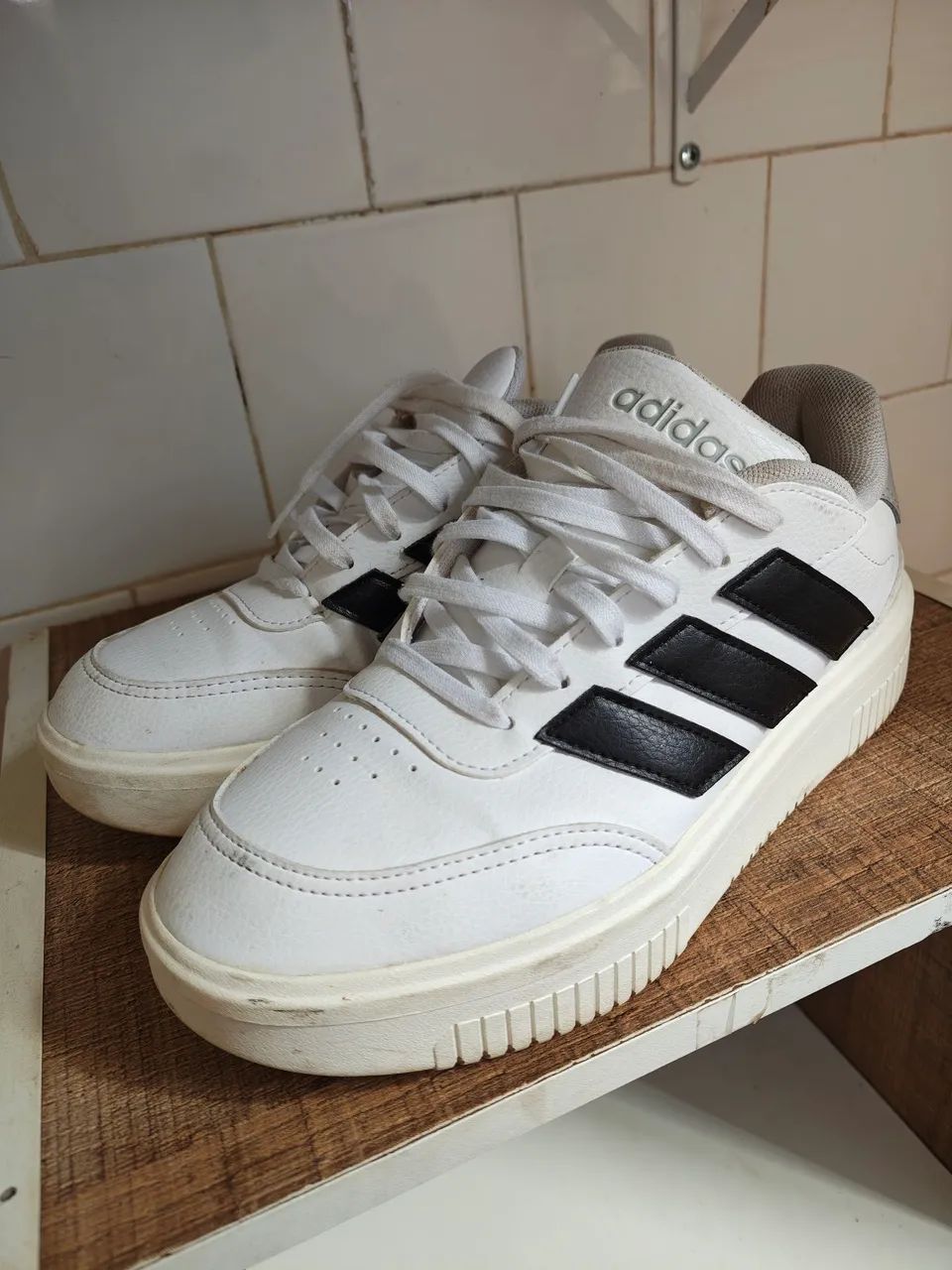 Tênis Adidas original em ótimo estado de conservação 