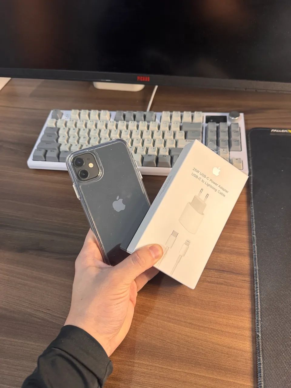 iPhone 11 64GB com Caixa - Em perfeito estado - Foto 3