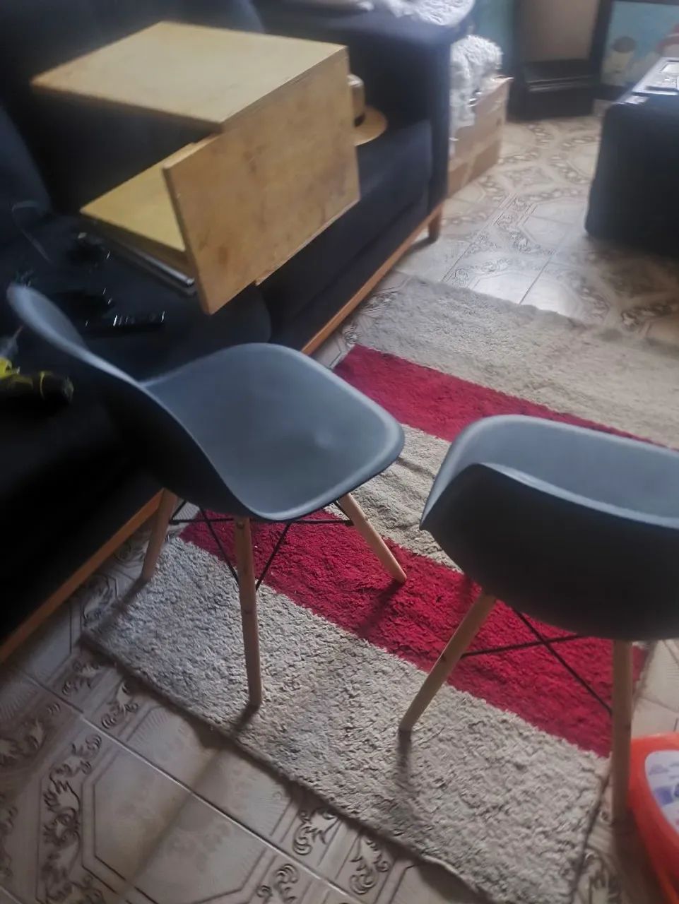 Conjunto de mesa e duas cadeiras