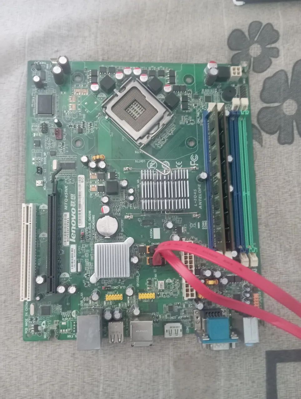 Placa mãe e duas memória RAM