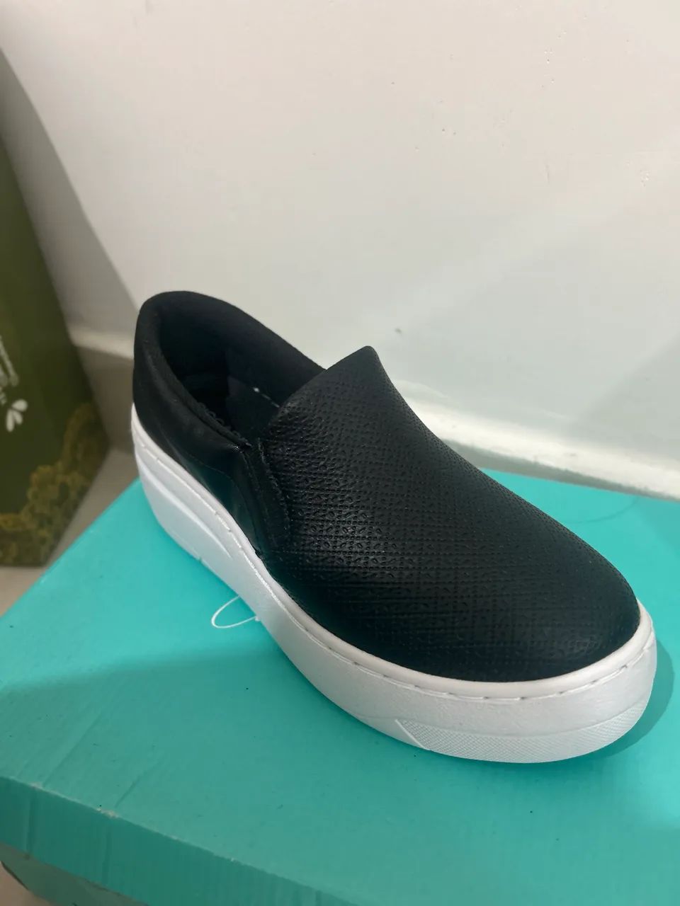 Slip on preto da piccadilly