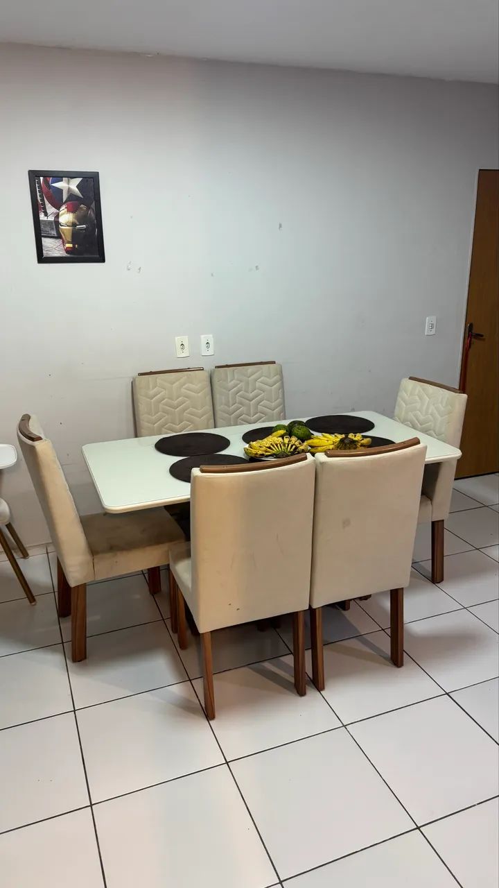 Table with 6 chairs483752192015738885