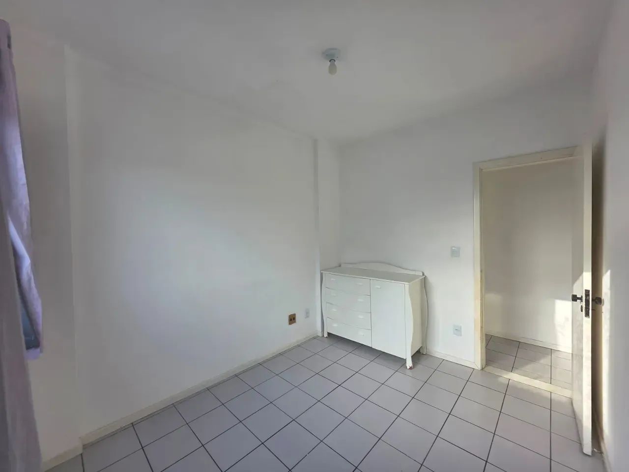 CHAPADA. BOSQUE DOS INGLESES. APTO COM 3 QUARTOS SENDO 1 SUITE, SALA PARA 2 AMBIENTES E 1  - Foto 3