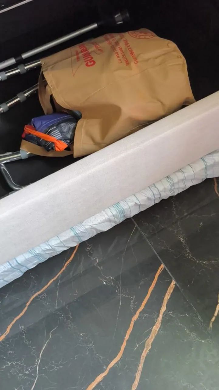 Vendo cama de solteiro noce 1 mês de uso  e ela vai com a cabeceira  - Foto 4