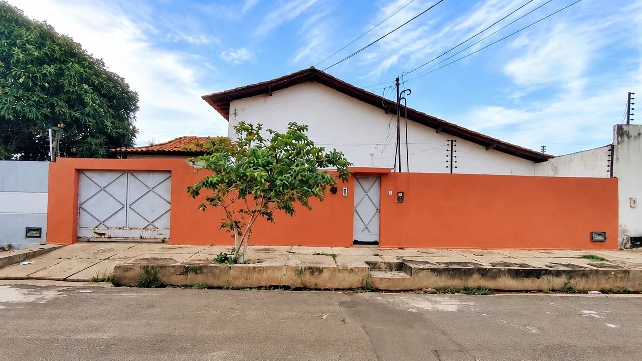Vendo casa com ponto comercial Bairro Macaúba 