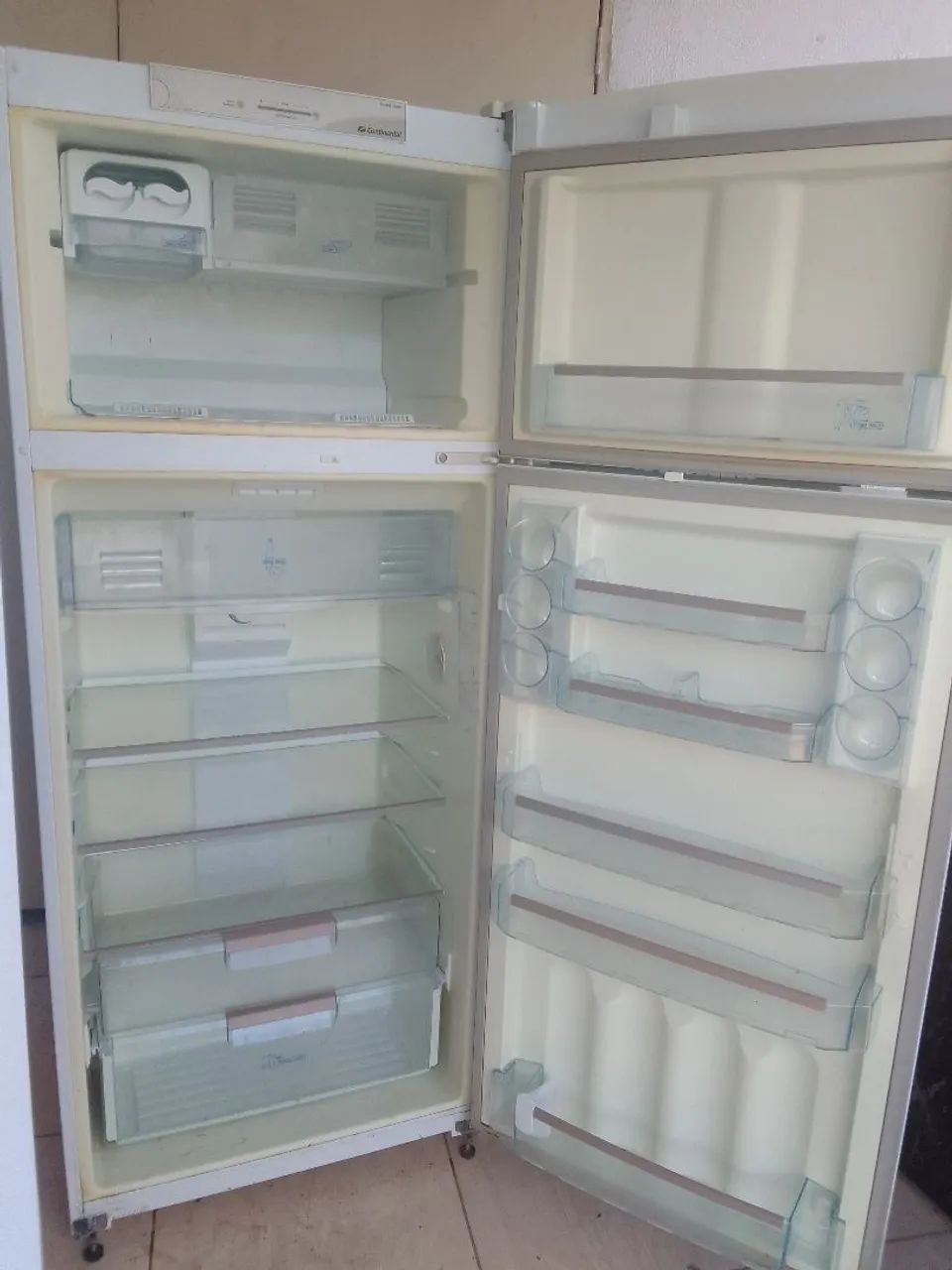 Vendo geladeira continental frost free 450 litros funcionando perfeitamente  - Foto 3