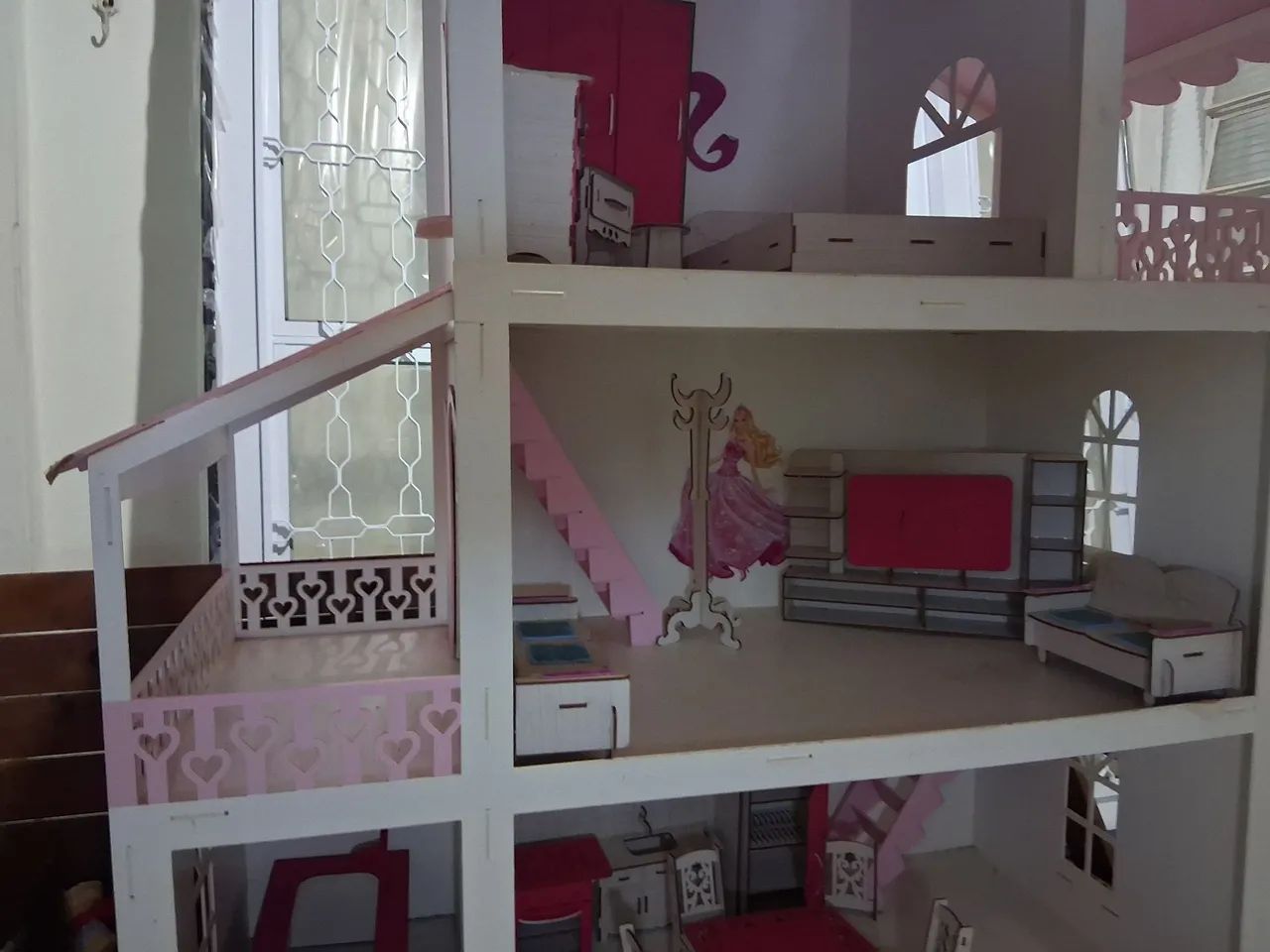 Casa de bonecas com móveis.  - Foto 4
