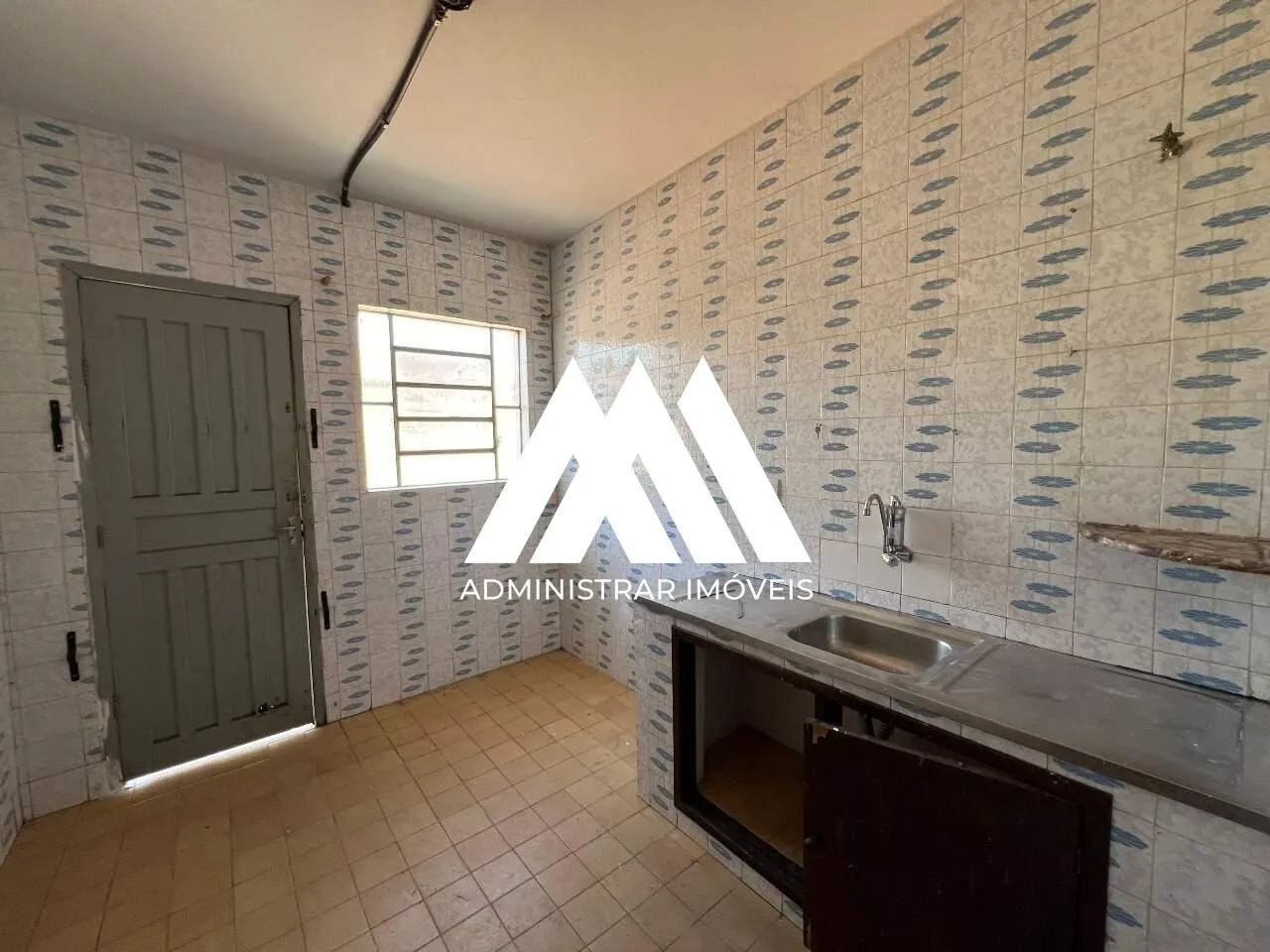 Alugo casa em Itaúna com ótima localização! - Foto 2