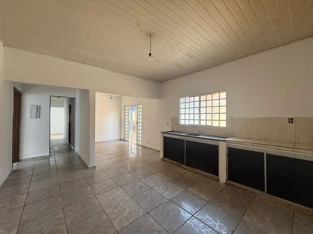 Casa à venda no bairro Morada do Ouro, 5 Quartos - Foto 2