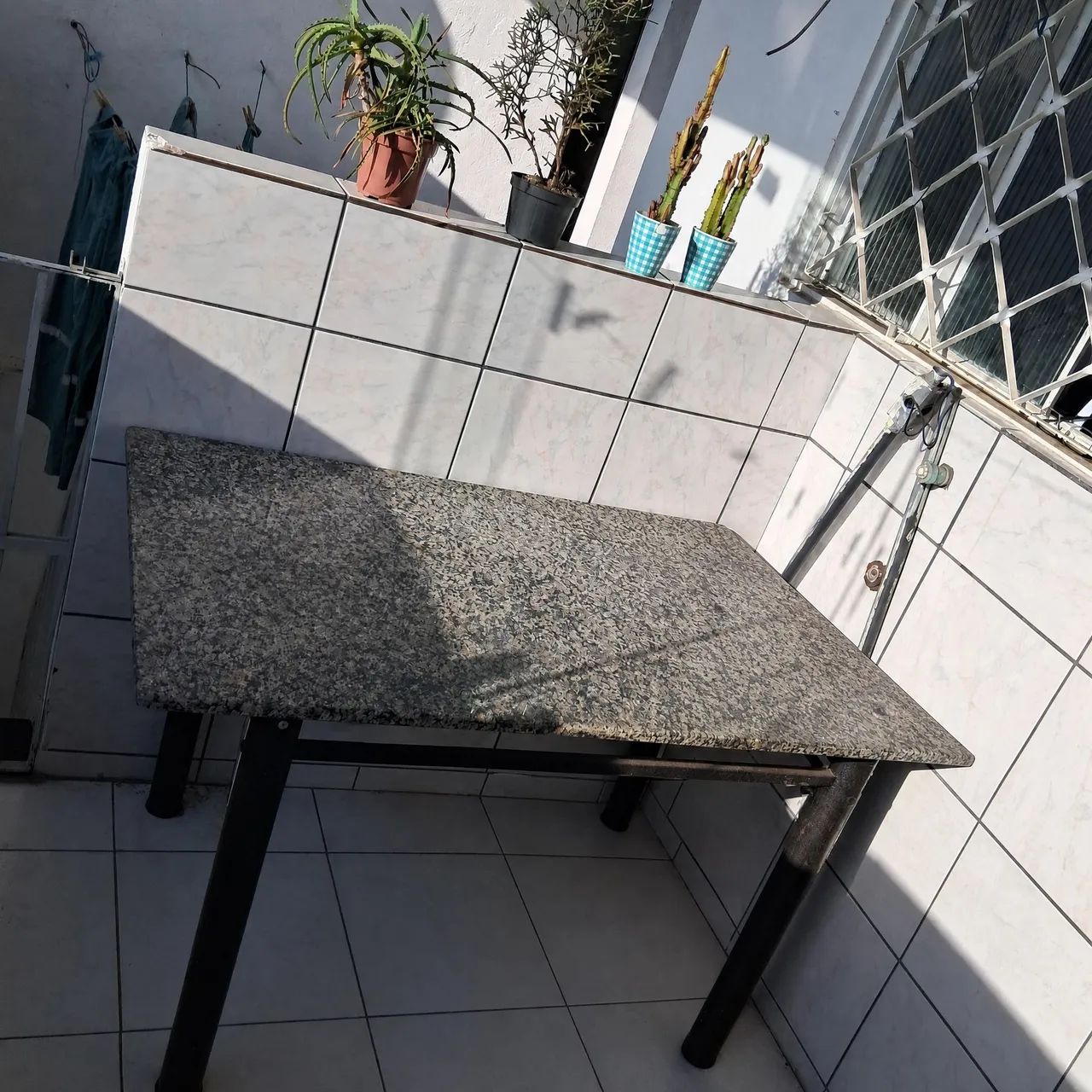 Vendo uma mesa de granito sem as cadeiras  - Foto 3