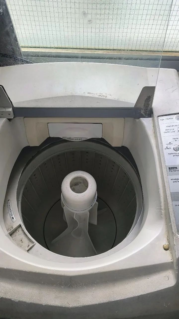 Máquina de lavar roupa -( Precisa arrumar somente Centrífuga) - Foto 2