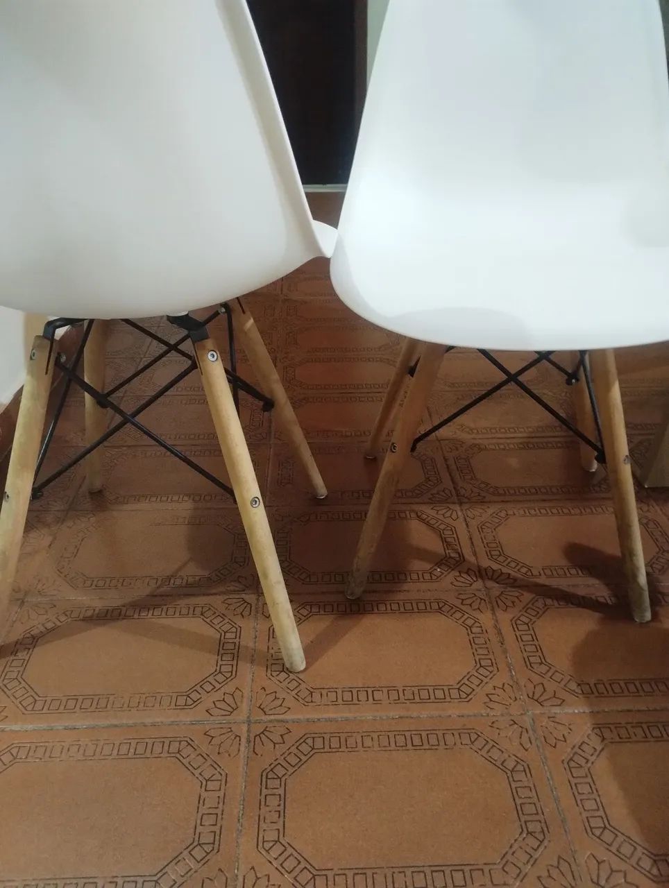 2 Cadeiras perna palito de madeira - Foto 4