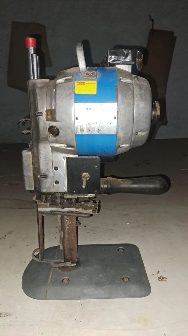 Três máquinas de cortar tecido com a mesa de 11 m