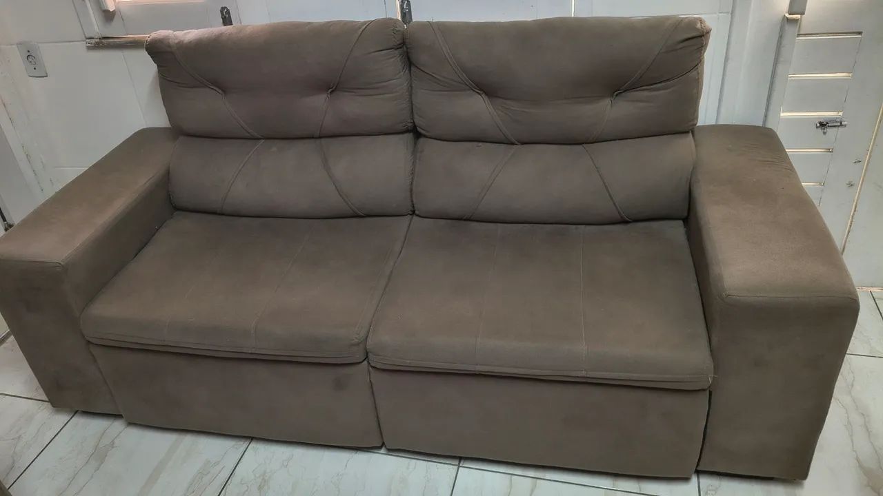 2 Sofás 3 lugares, 2m cada, na cor bege em perfeito estado.  - Foto 3