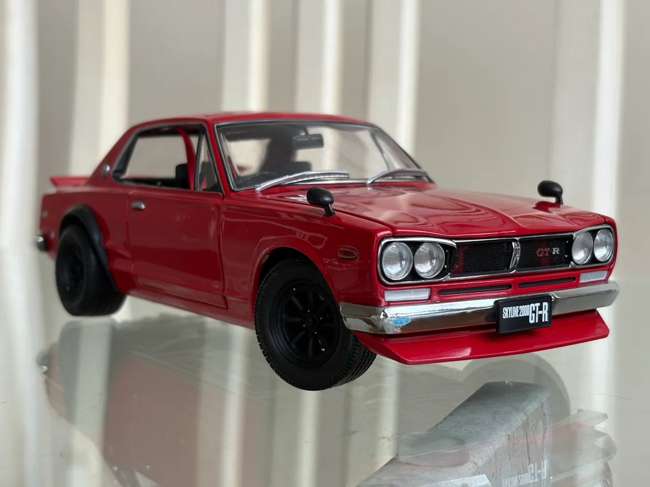 1/18 KYOSHO DIE-CAST NISSAN SKYLINE 2000 GT-R (KPGC10) with F