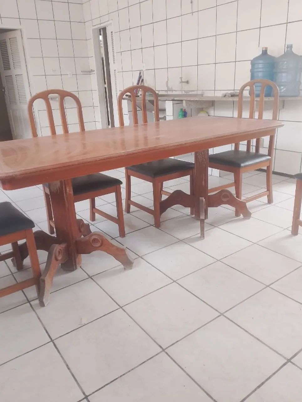 Mesa de jantar com 6 cadeiras - madeira maciça  - Foto 2