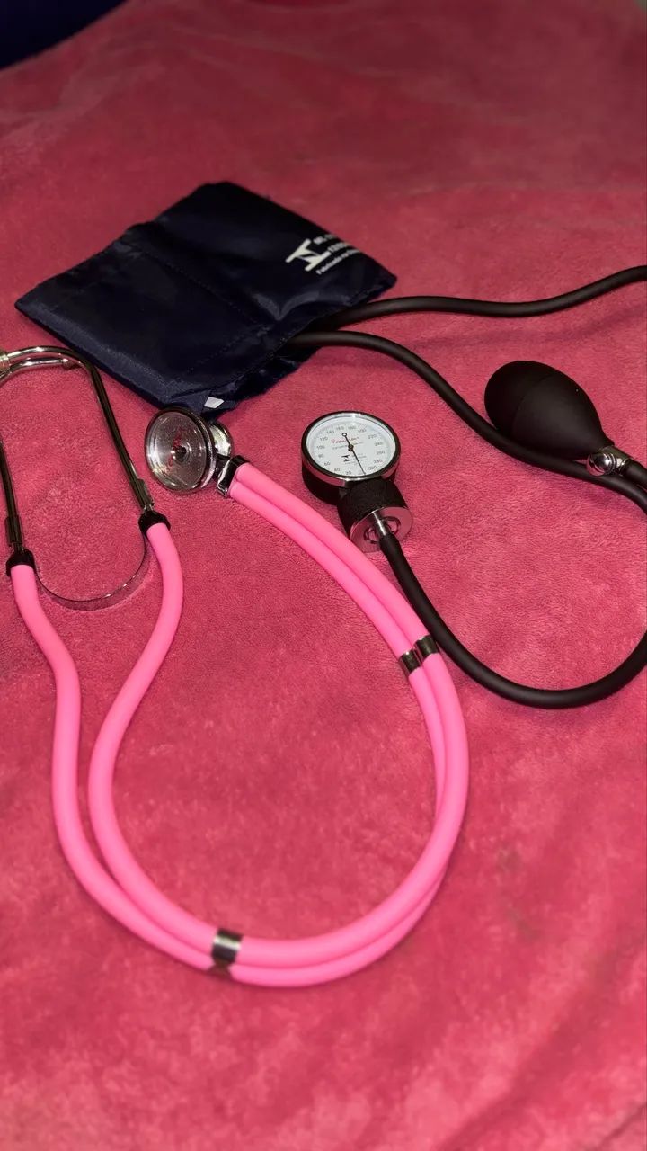 Vende-se estetoscopios e esfigmomanômetro