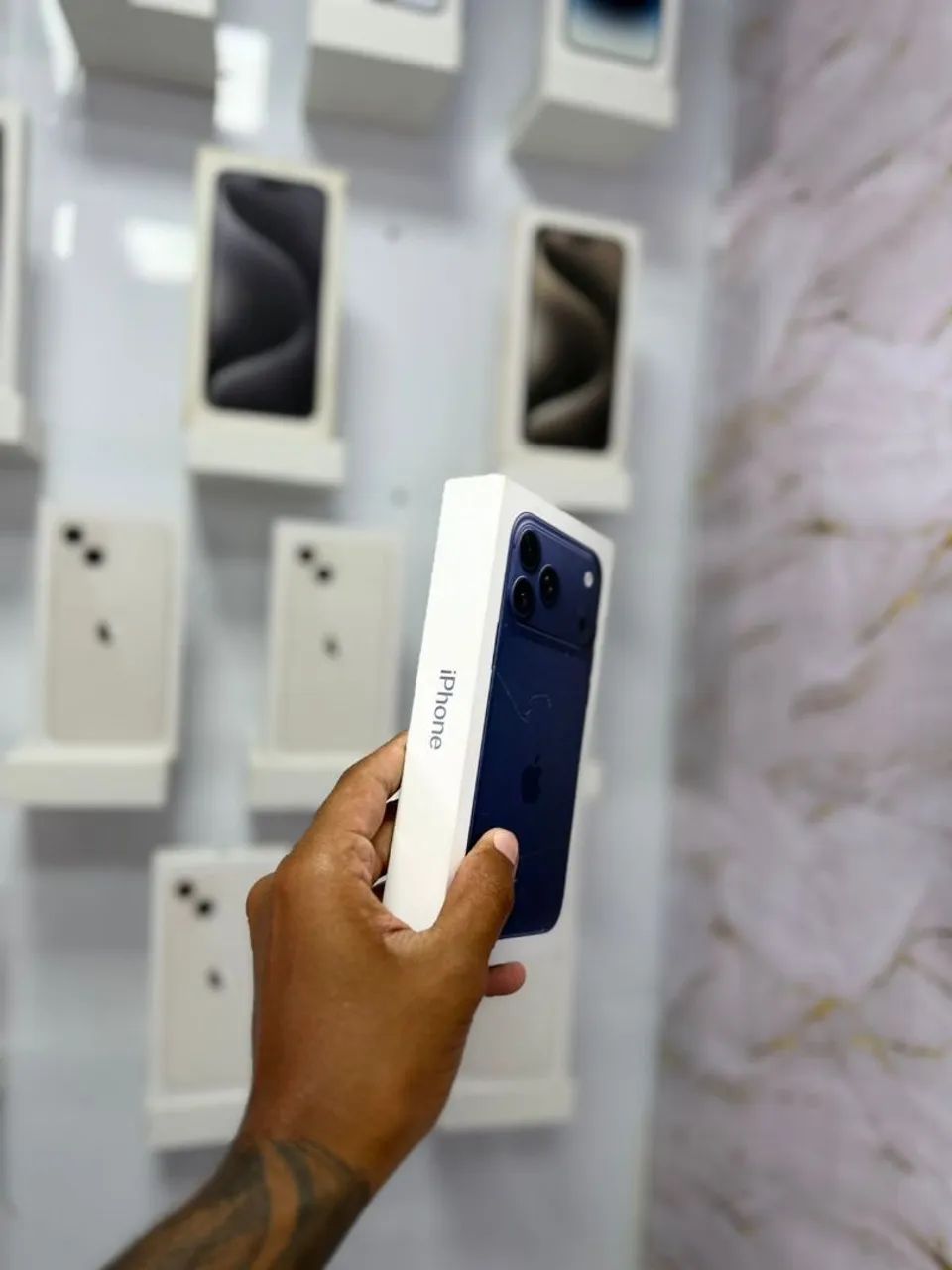 IPHONE 17 PRO MAX 256GB AZUL<br>R$ 8.850,00 - Foto 2