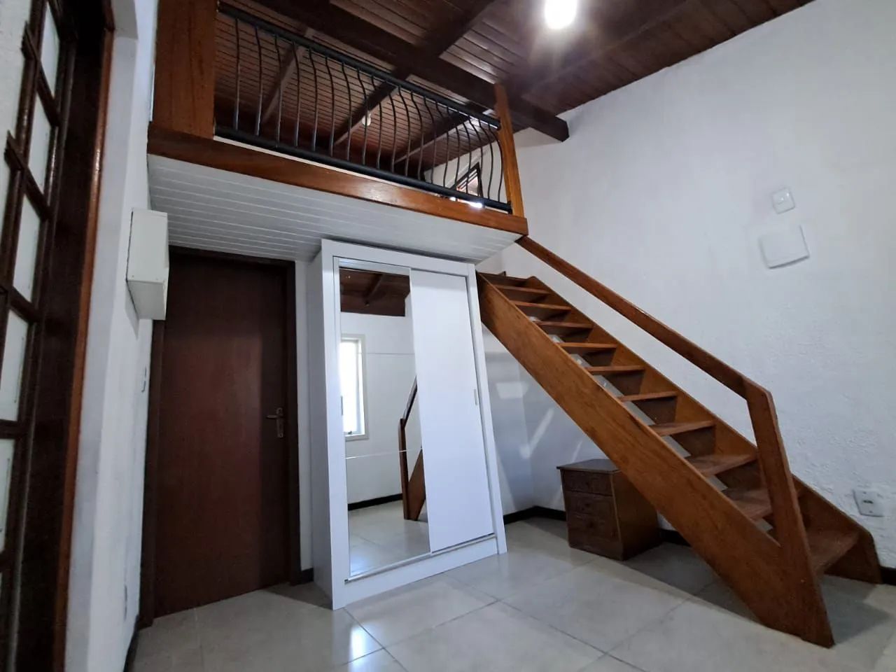Alugo pqna casa conjugada. - Foto 3