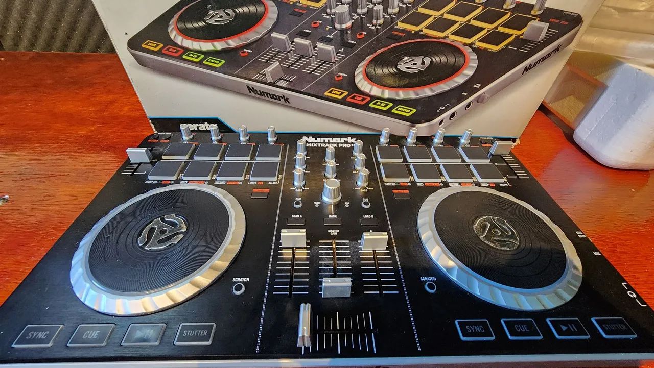 Controladora DJ Numark Mixtrack Pro II