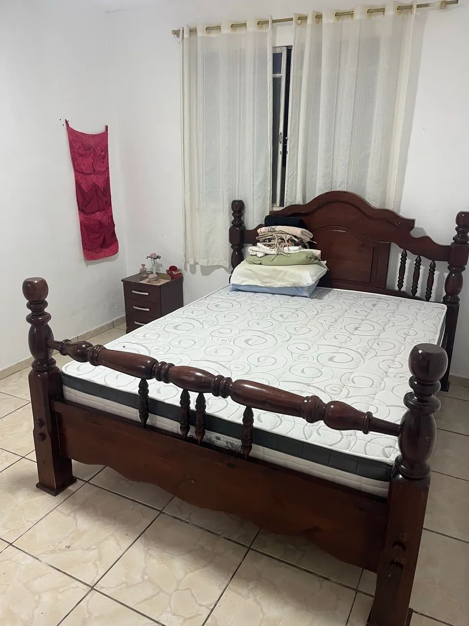 Vendo Cama em madeira 
