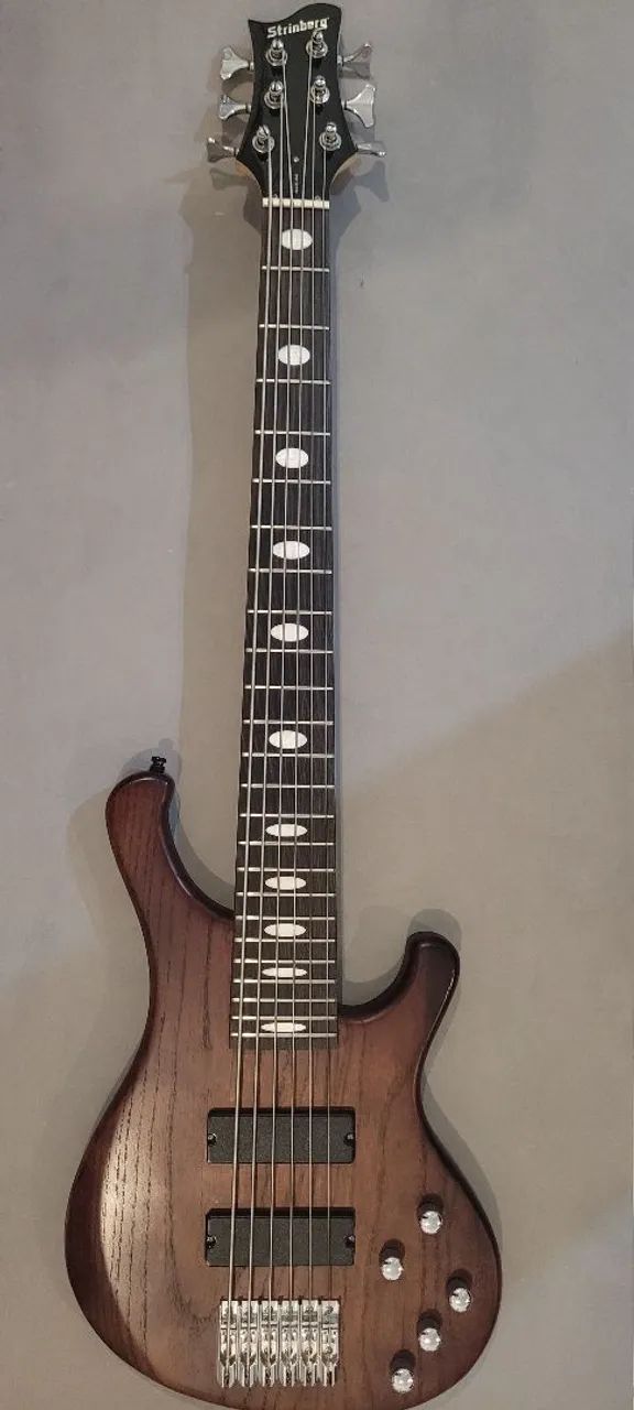 Baixo 6 cordas strimberg 
