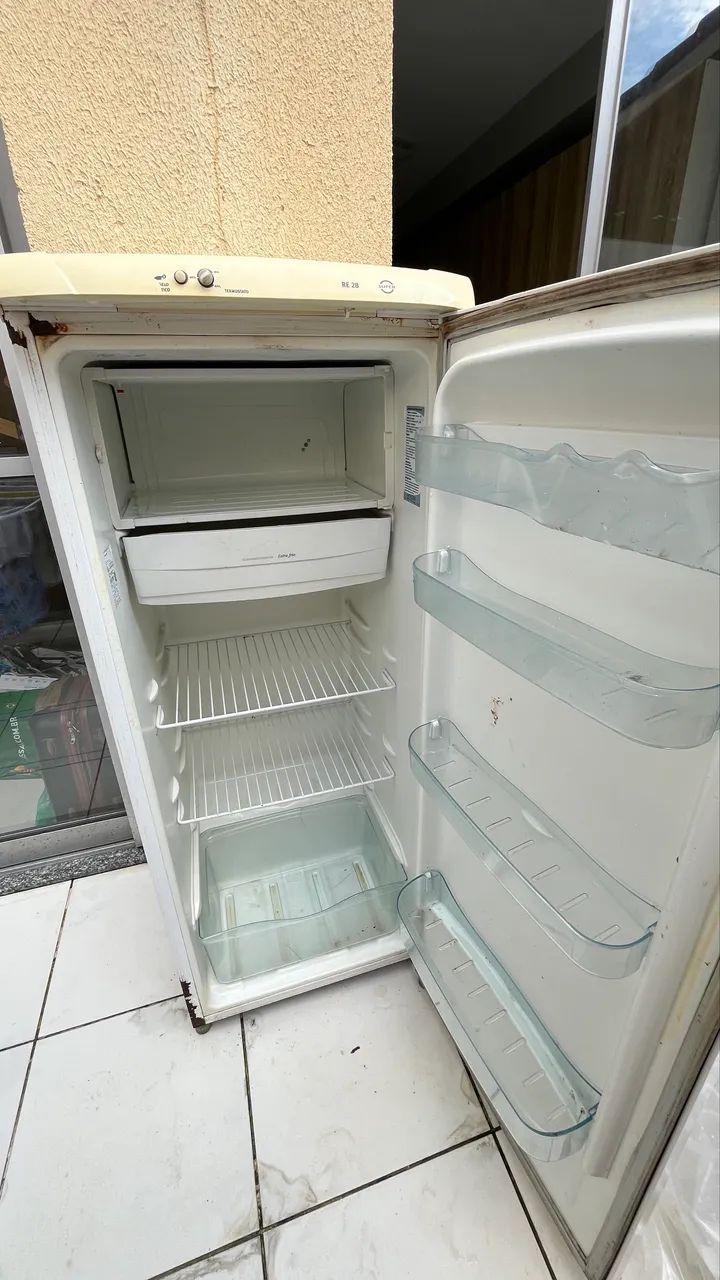 Geladeira Eletrolux RE28 - Foto 2