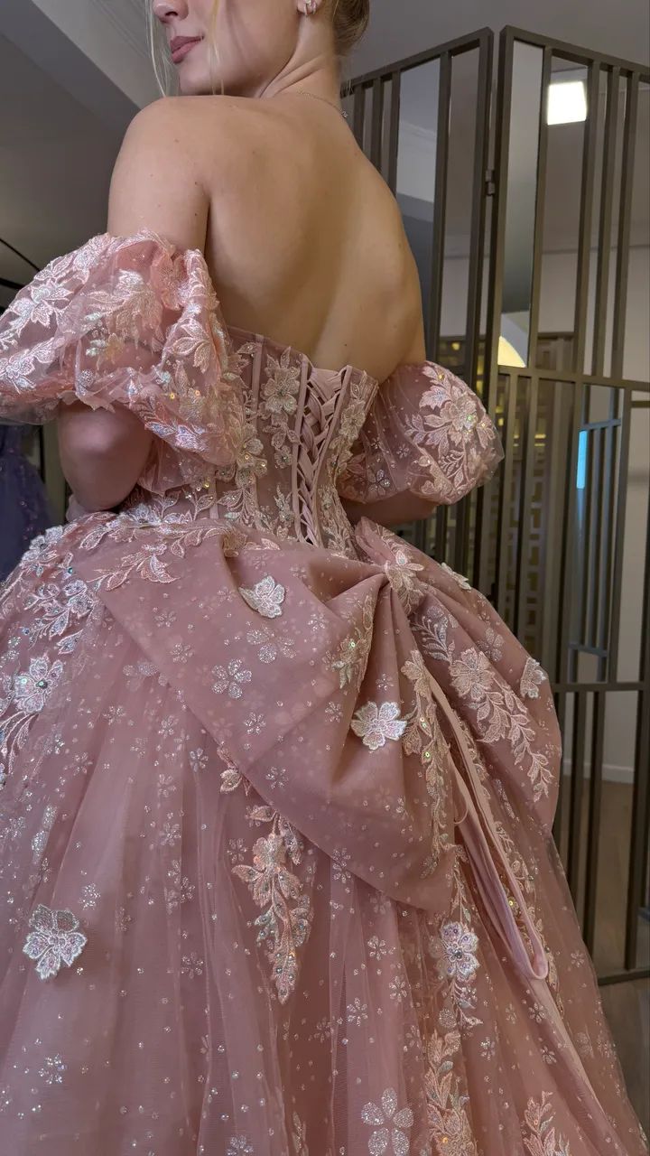 Vagas loja aluguel de trajes vendedora e passadeira