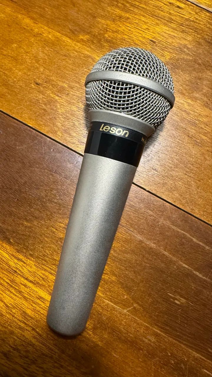 Microfone Dinâmico LeSon SM58 - Perfeito Estado