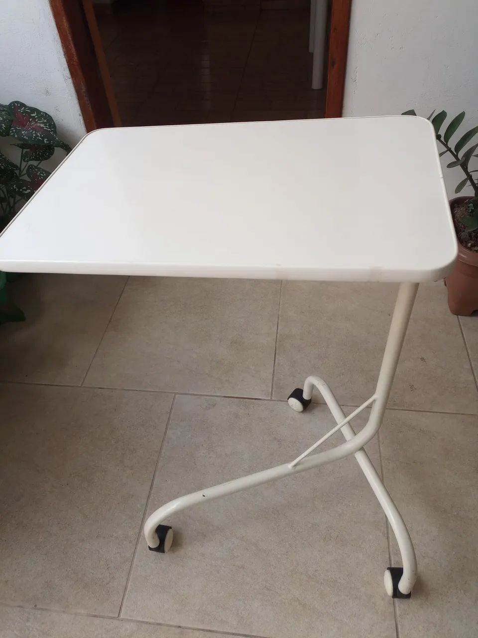 Mesa hospitalar usada 