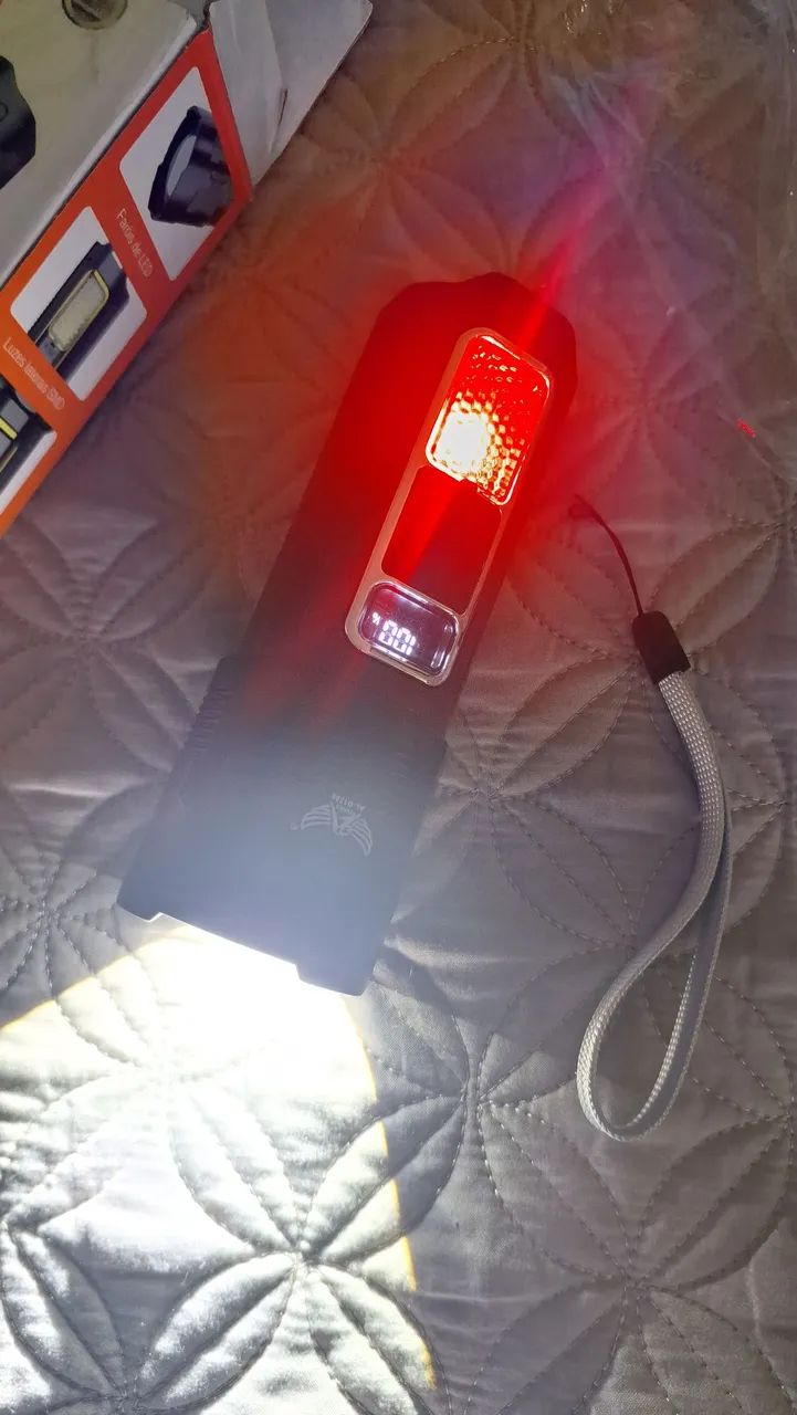 Lanterna Tática com alto poder lumens recarregavel e giroflex - Foto 2