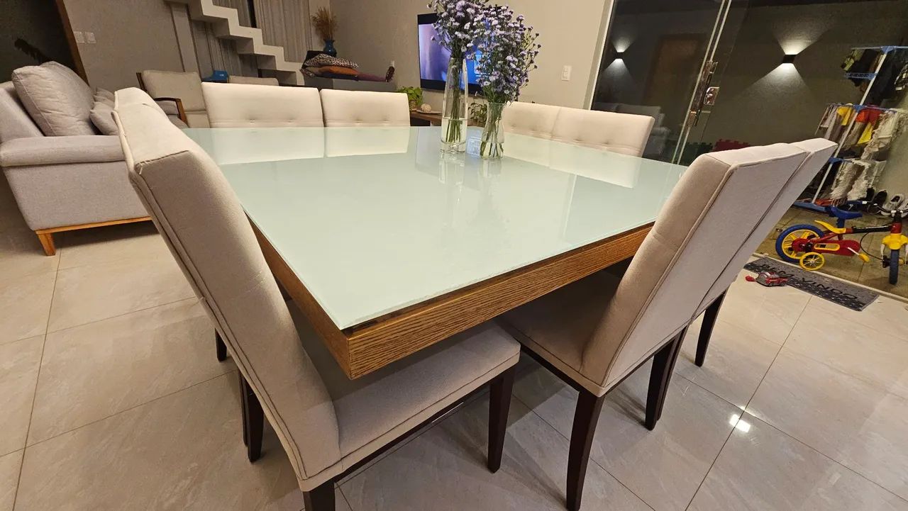 Mesa quadrada 8 lugares sensacional comprada na German