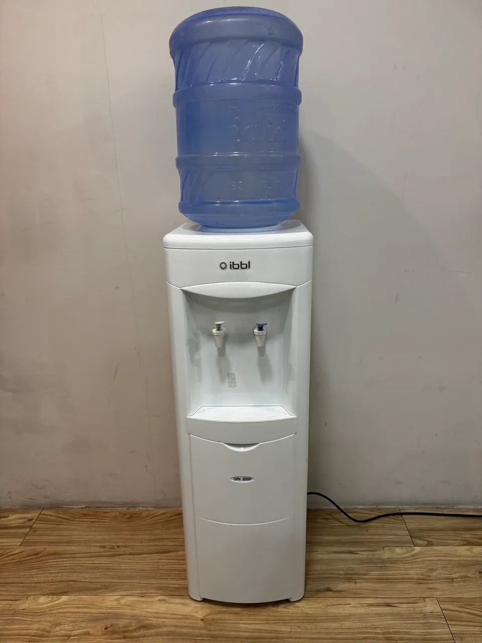 Bebedouro de Coluna IBBL Branco + 4 garrafões 