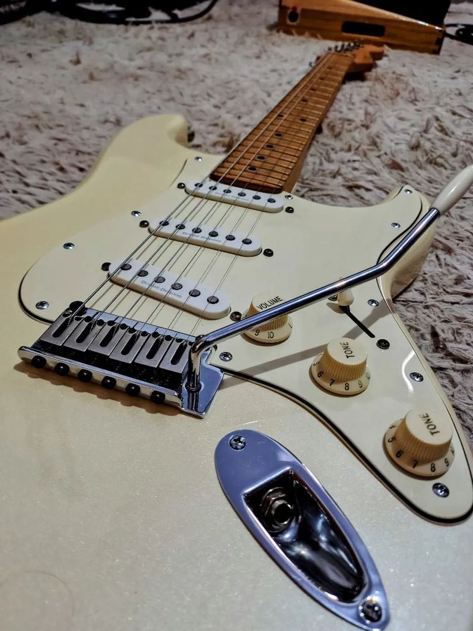 Guitarra Squier Deluxe Stratocaster  - Foto 2