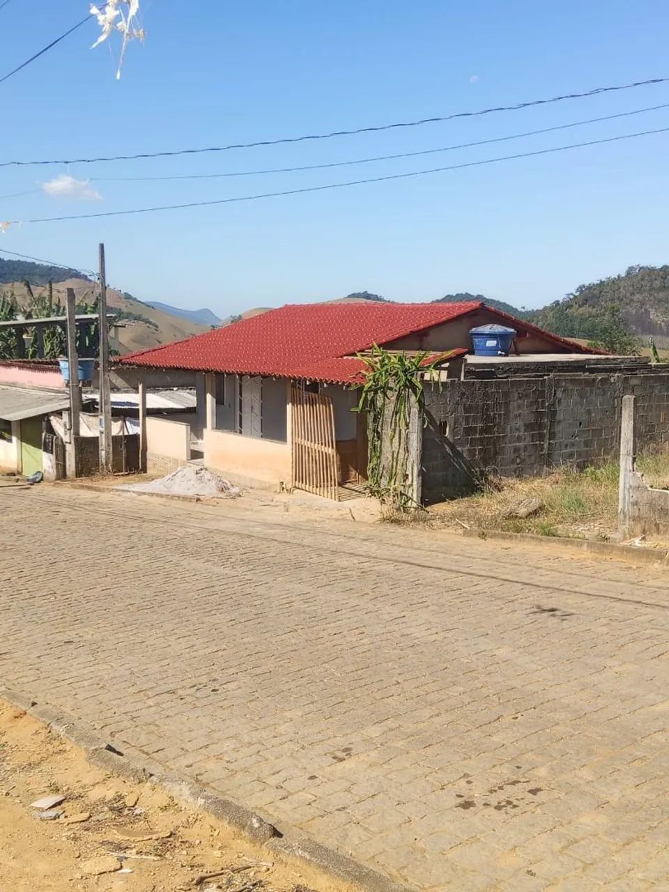 Casa com garagem e quintal  - Foto 2