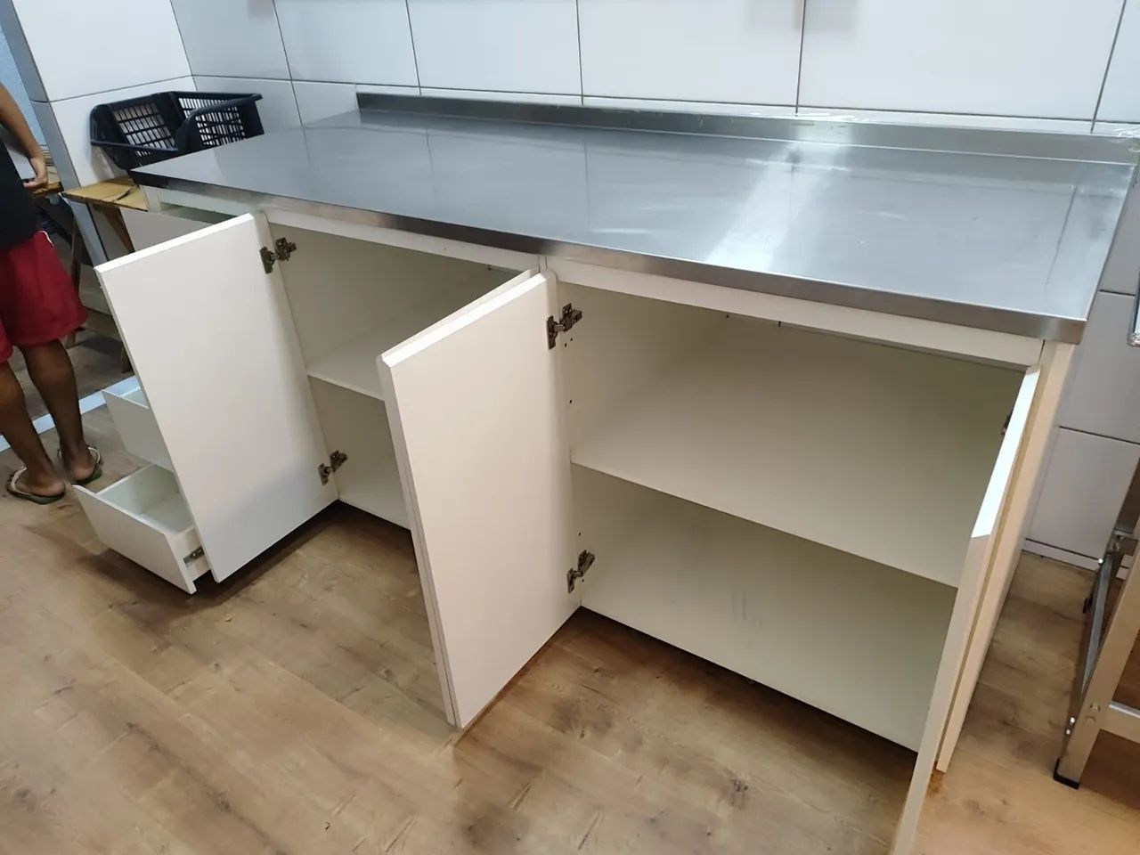 Balcão 100% MDF tampão de inox - Foto 3