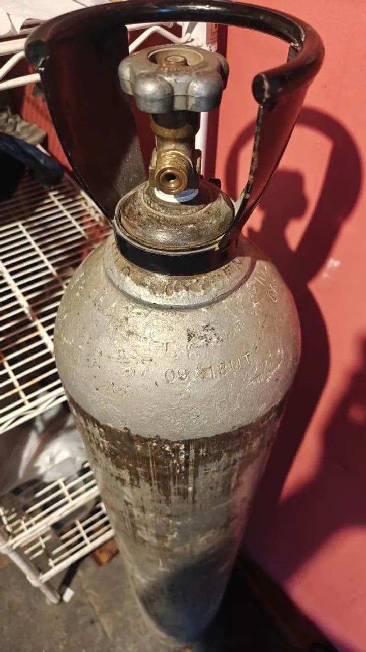 Cilindro de Gás Co2 Dioxido de Carbono 25kg 40 litros com válvula e alça chopp solda e etc - Foto 2