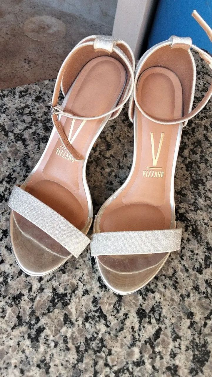 Venda maca e mocho e sandália vizzano